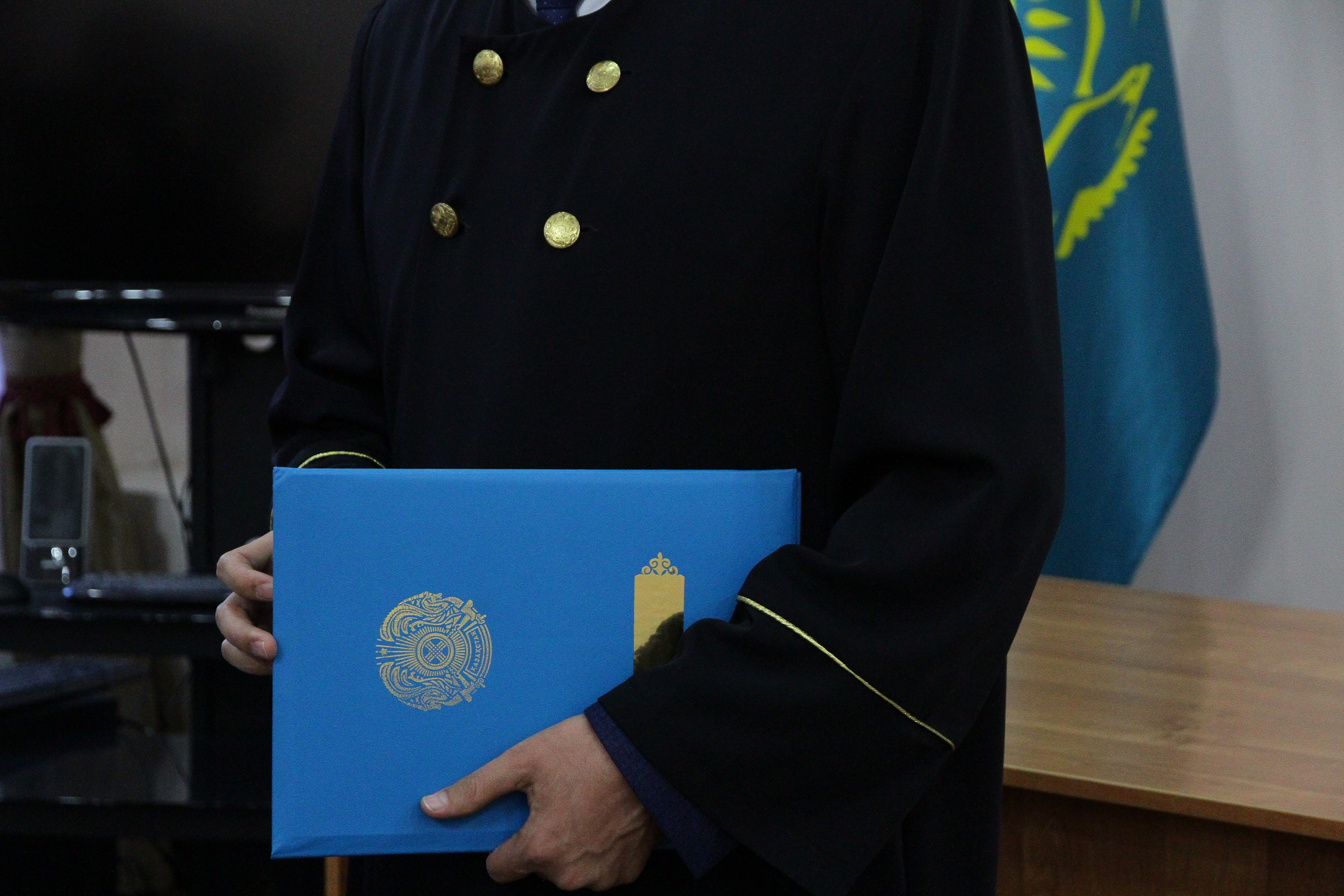 Дурум с сюрпризом: Жительница Актобе повредила зуб в кафе и отсудила 1 млн тенге